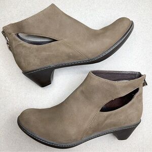 Dansko Cut Out Ankle Bootie 37‎ Taupe Suede